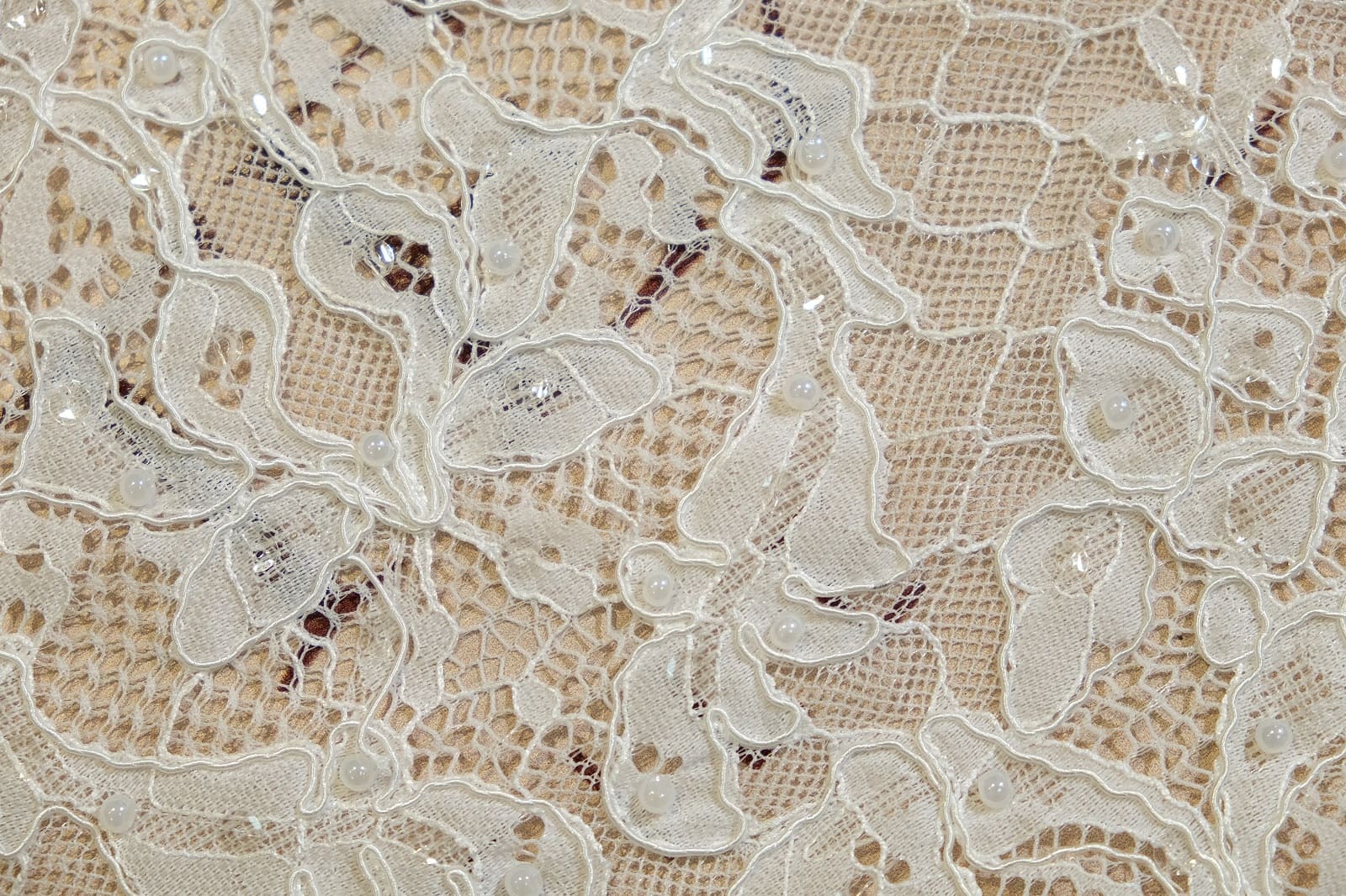 chantilly with beads close-up 386744