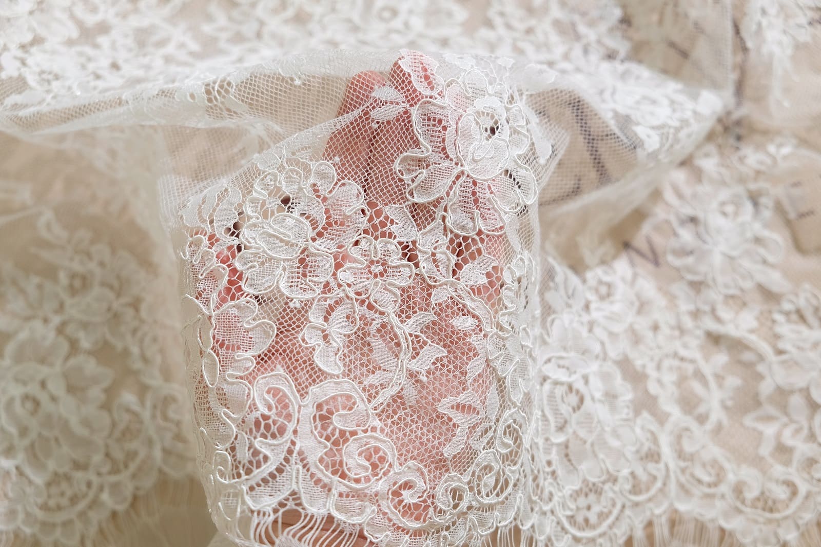 chantilly lace trim on hand 386775