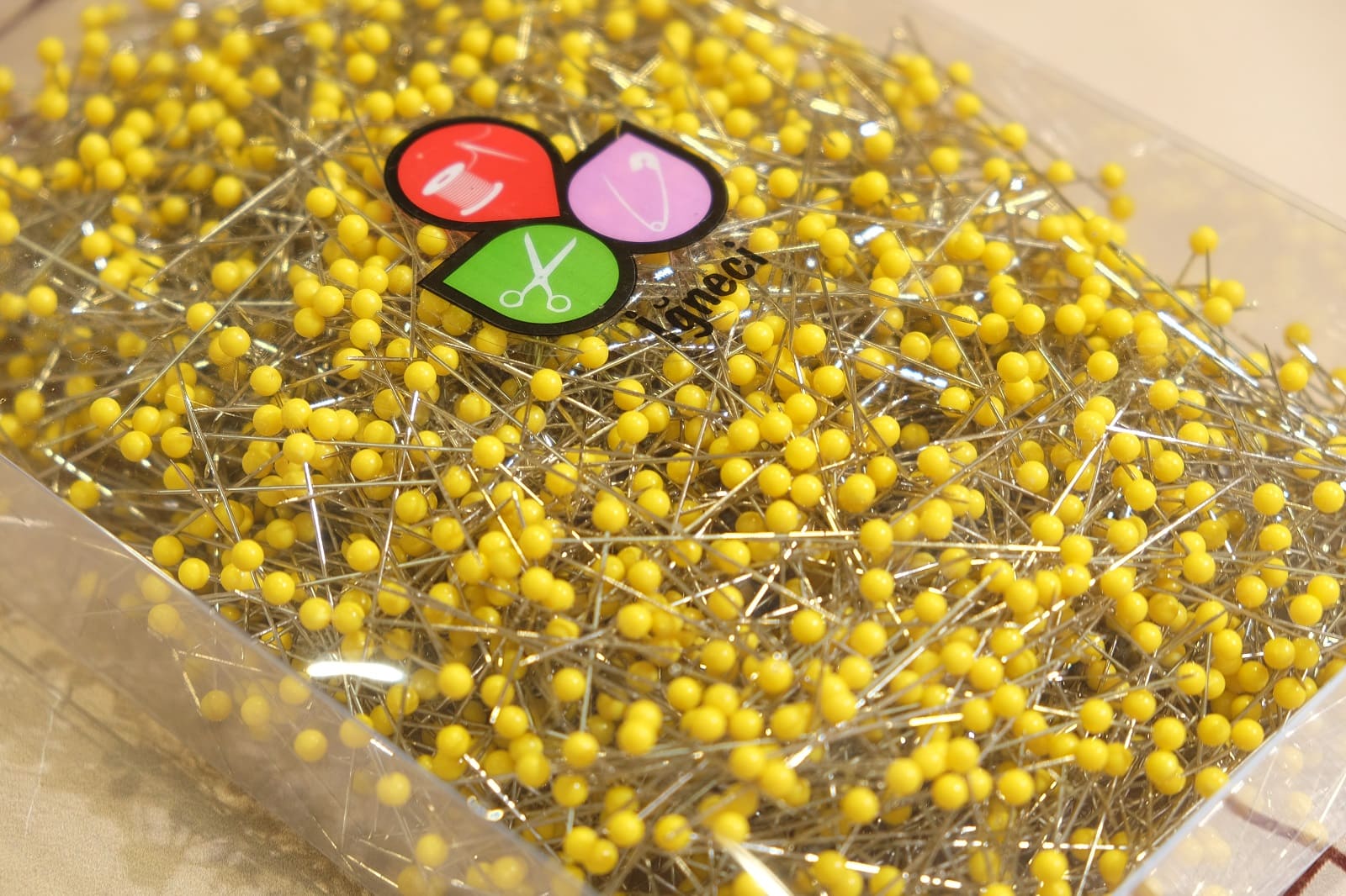yellow sewing pins, 500 g pack, close-up 386898