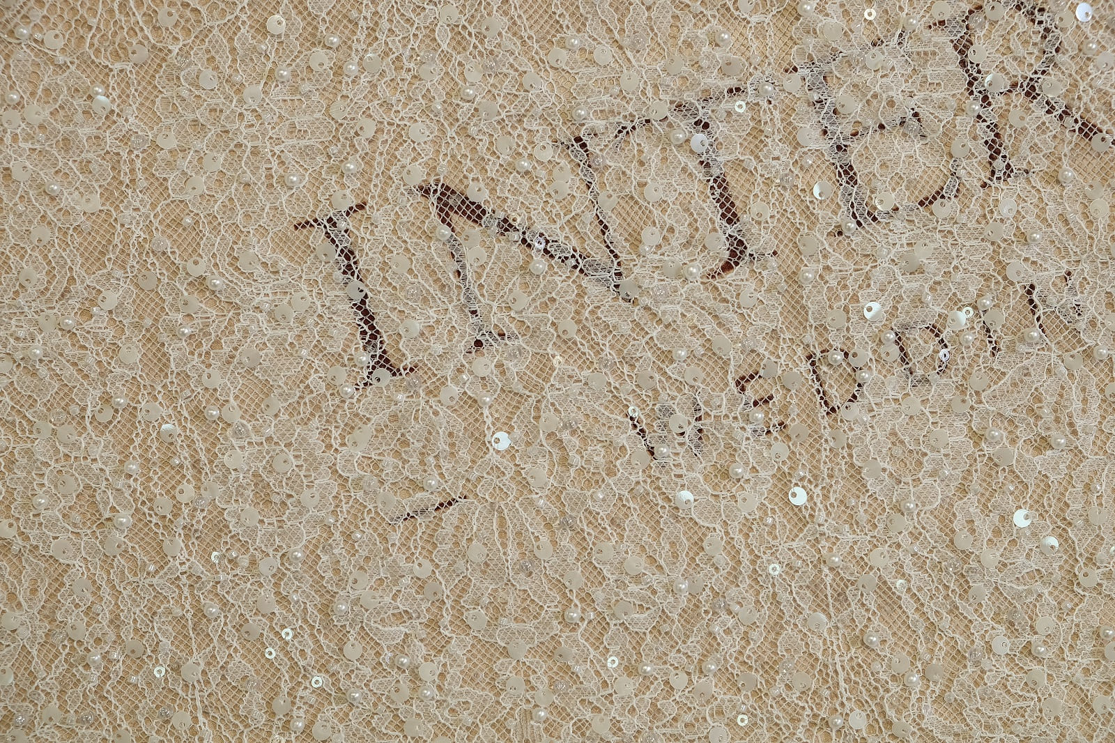 embroidered chantilly central part 386911