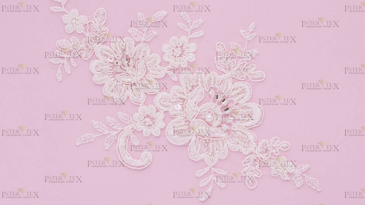 Embroidered appliques