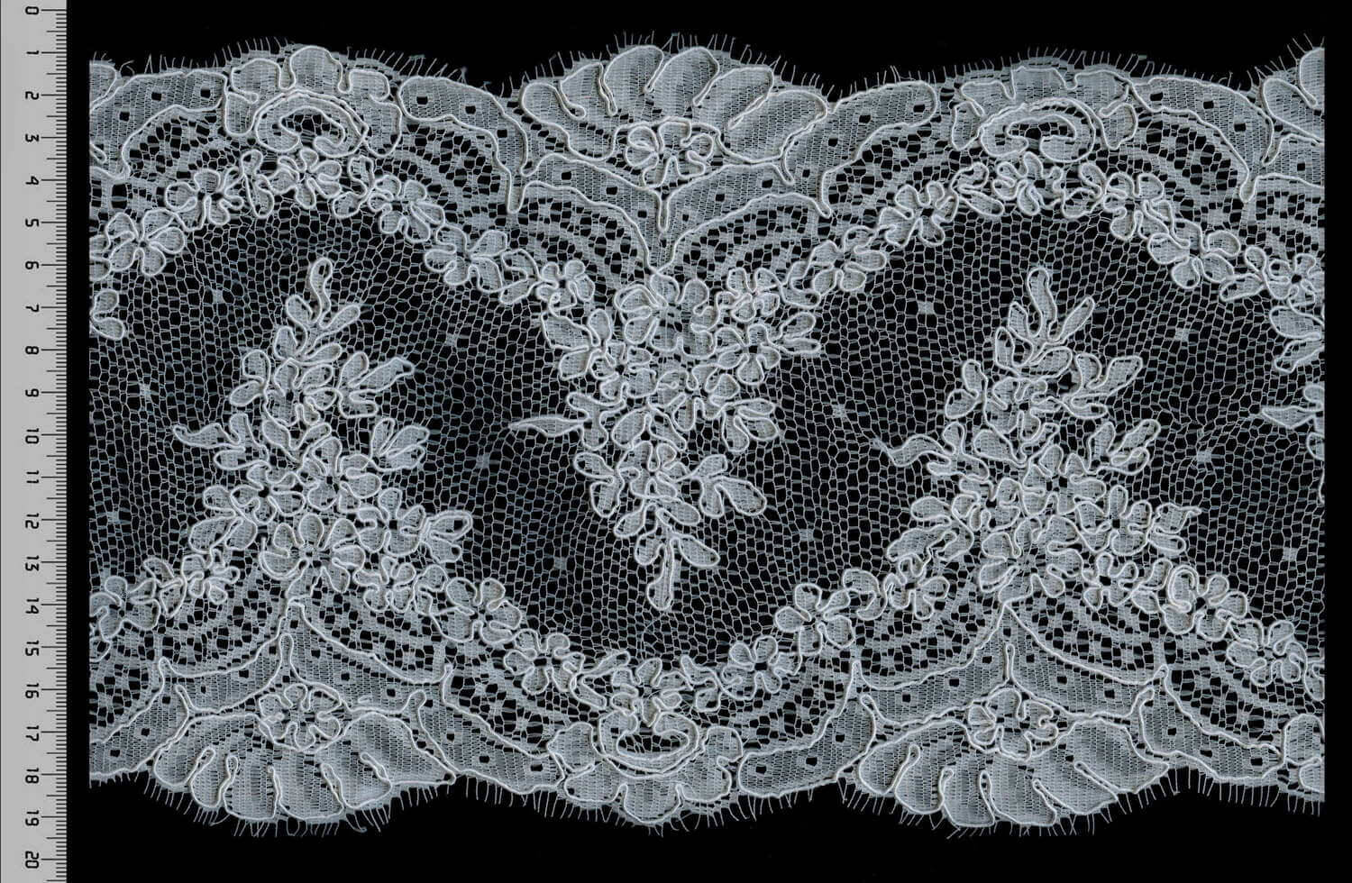 chantilly lace trim size detail 026879